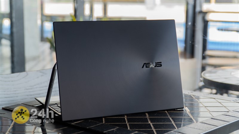 Thiết kế của ASUS ZenBook 14X OLED không có nhiều sự đổi mới, phát huy tốt những giá trị cốt lõi của dòng ZenBook.