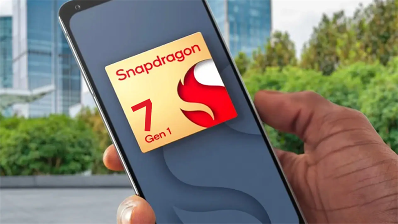 Theo nhiều nguồn tin, Qualcomm dường như đã chuẩn bị để ra mắt thêm một dòng vi xử lý cao cấp mới với tên gọi dự đoán là Snapdragon 7 Gen 1. Mặc dù hiện tại vẫn chưa có nhiều thông tin về sản phẩm, nhưng một rò rỉ mới đây đã cung cấp nhiều chi tiết quan trọng về vi xử lý này. Snapdragon 7 Gen 1 sẽ có cấu trúc tương tự hàng loạt dòng chip cao cấp