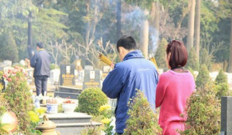 Văn khấn Tết thanh minh tại nhà và ngoài mộ chuẩn nhất 2023