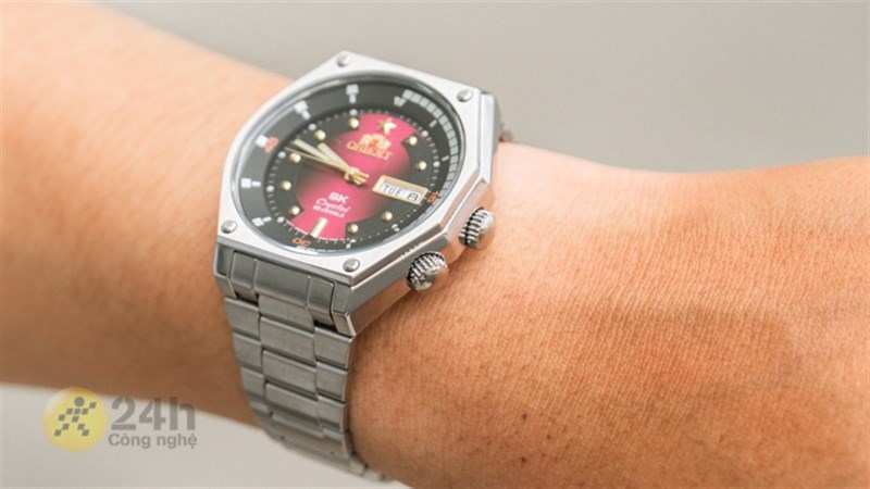 Orient SK Vietnam chính là phụ kiện không thể thiếu để thể hiện phong cách của một quý ông lịch lãm.