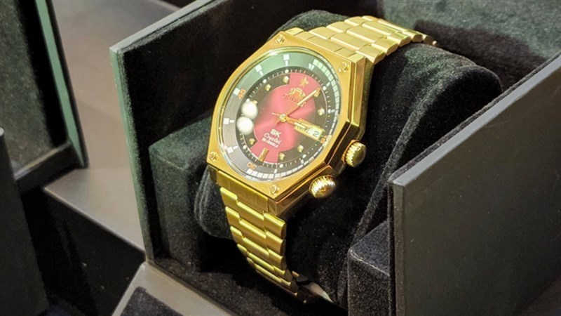 Phiên bản mạ vàng cực kỳ nổi bật của Orient SK Vietnam.