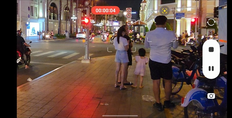Quay video tự thu phóng