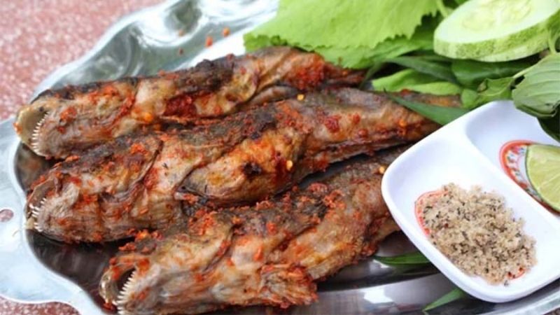 How to make mudfish grilled with salt and chili, spicy and delicious