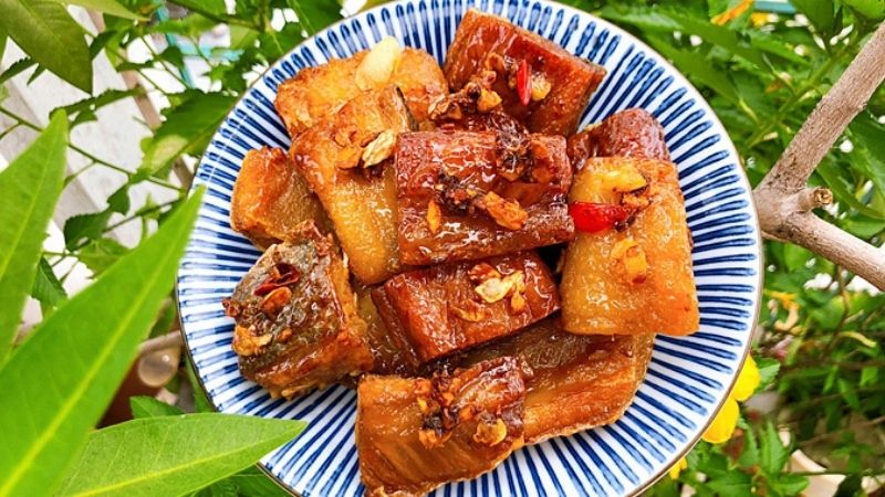 How to dry fish pineapple garlic garlic chili peppers spicy, rich catching rice