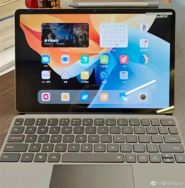 Vivo Pad và Vivo X Fold bất ngờ lộ ảnh thực tế cùng nhiều phụ kiện