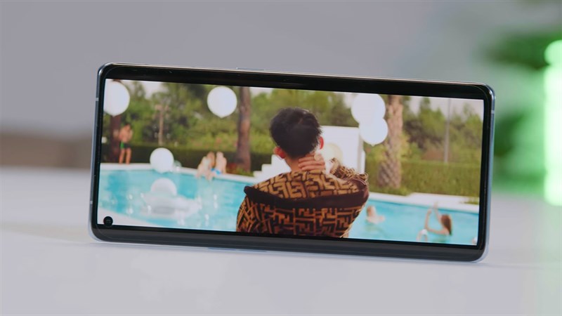 Điện thoại trên 10 triệu có ưu đãi gì trong tháng 4? Sale đến 8 triệu