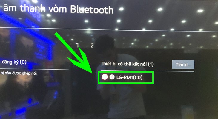 Bạn hãy tiến hành chọn tên micro trên mục Bluetooth tivi