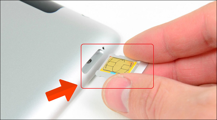 Bạn có thể lấy SIM ra từ khay SIM hay có thể lắp SIM vào tùy theo nhu cầu. 