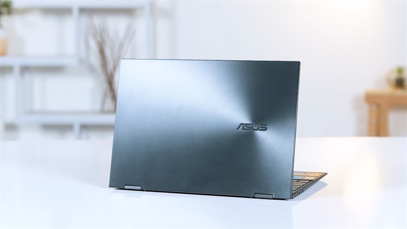 Tưng bừng đón lễ lớn: Laptop giảm khủng chưa từng có đến 10 triệu đồng