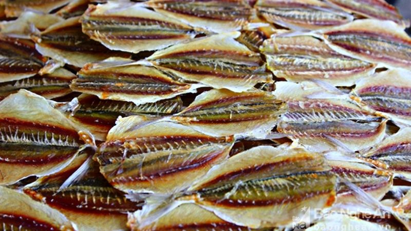 Preserving dried yellow fish by sun drying