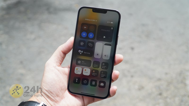 Độ sáng của màn hình iPhone 13 Pro Max thực sự khiến mình rất ấn tượng.