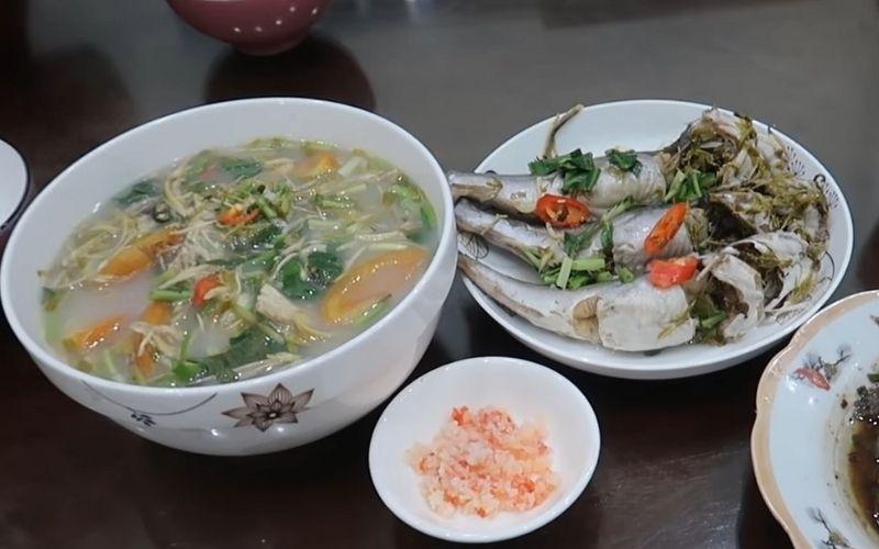 Sour soup with young tamarind leaves and Úc fish