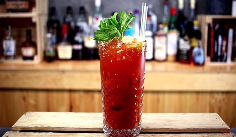 Cách làm Bloody Mary cocktail 'đẫm máu' đỏ rực, đầy hấp dẫn