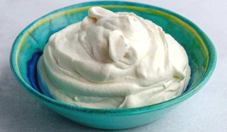 Cách đánh whipping cream bằng máy xay sinh tố nhanh chóng và cực dễ tại nhà