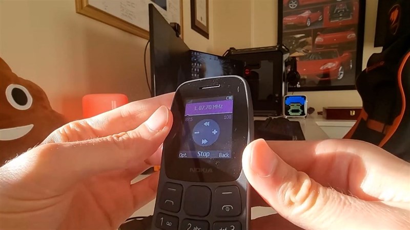 Nokia 105 Africa Edition có thể nghe đài FM mà không cần cắm tai nghe Nokia 105 Africa Edition có thể nghe đài FM mà không cần cắm tai nghe