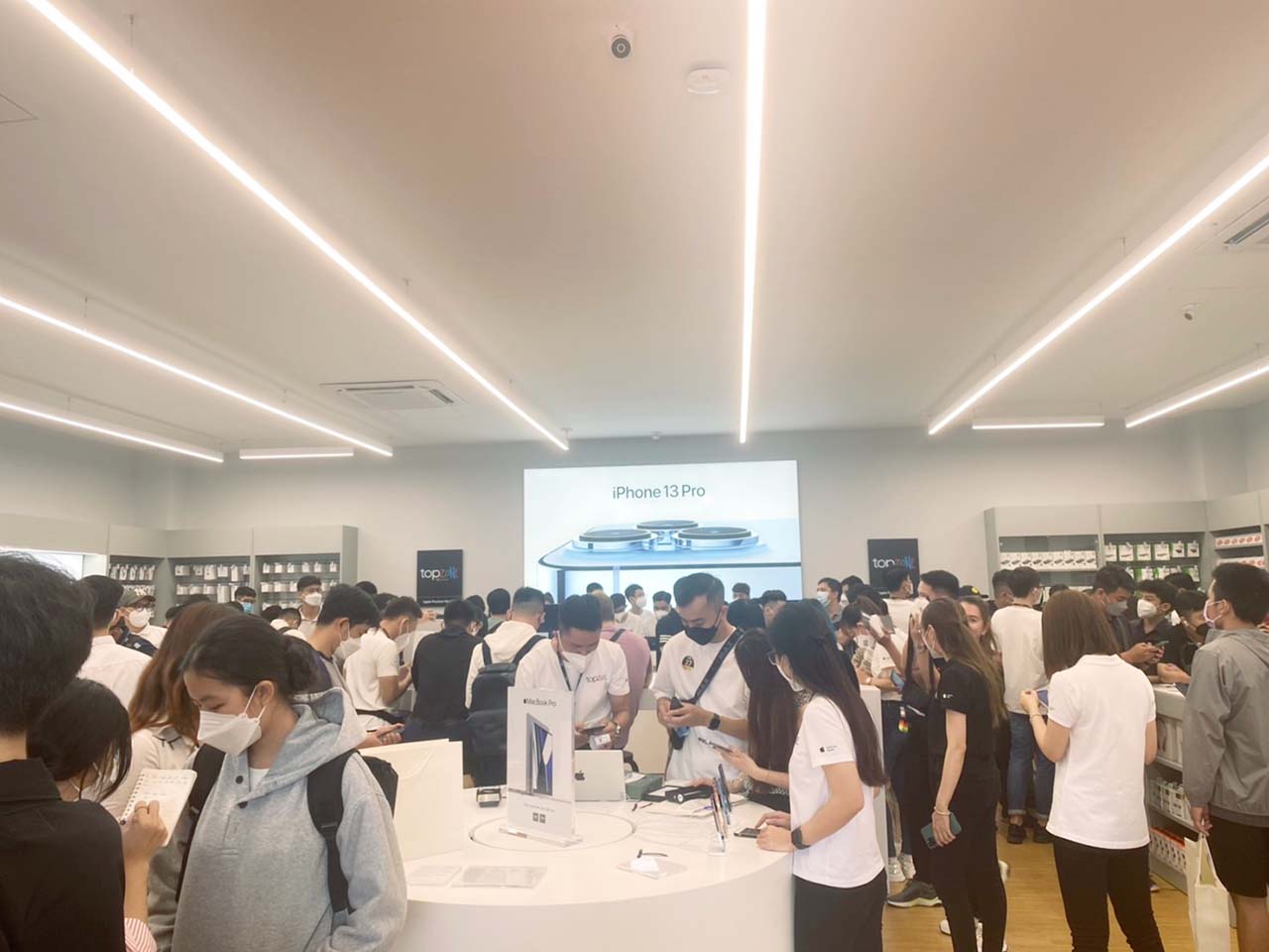 Không khí cửa hàng ngày khai trương Không khí cửa hàng ngày khai trương