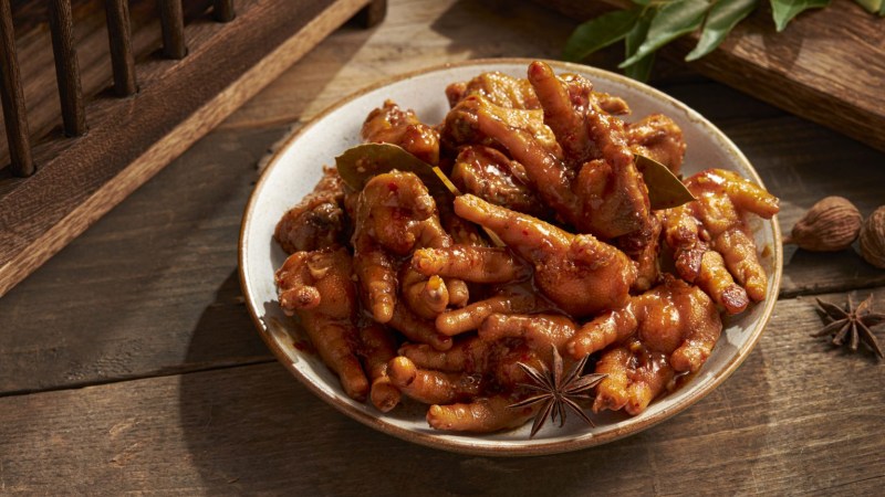 How to make delicious spicy Sichuan chicken feet, Chinese standard