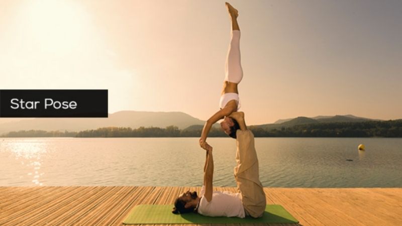 Tư thế Star Pose trong Acro yoga