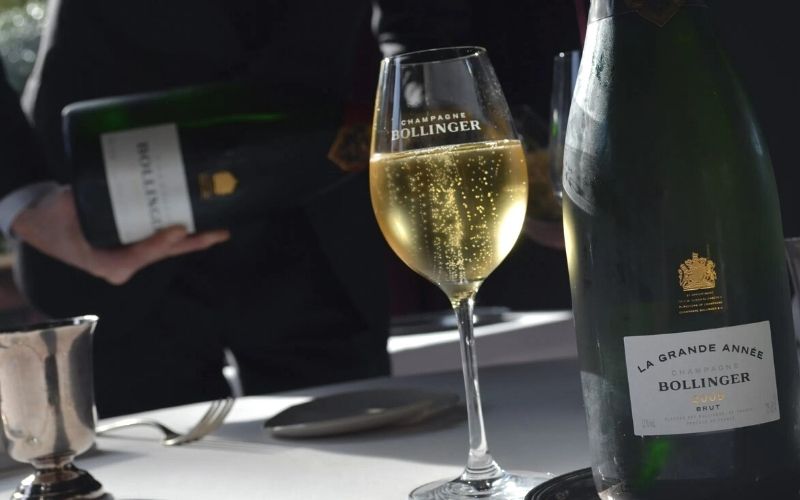Rượu Champagne là gì? Sự khác biệt giữa Champagne và Sparkling Wine?
