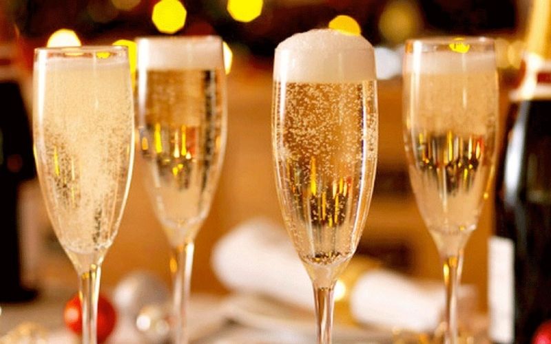 Lượng hơi của Champagne nhiều gấp 3 lần bia