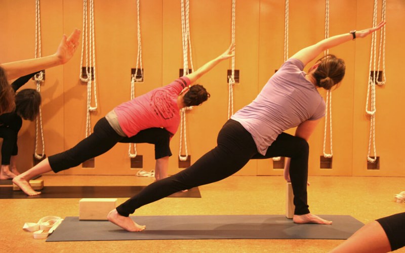 Iyengar Yoga giúp giảm stress hiệu quả
