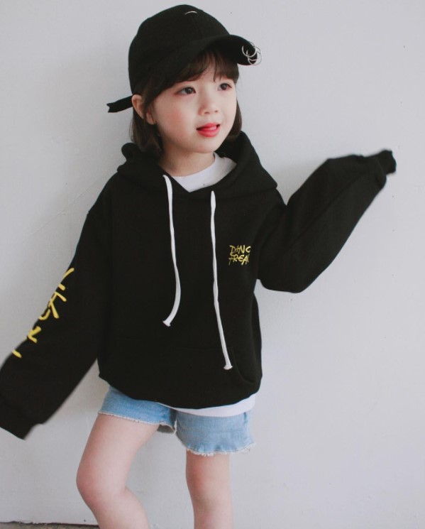 Quần short bé gái phối cùng áo hoodie Quần short bé gái phối cùng áo hoodie