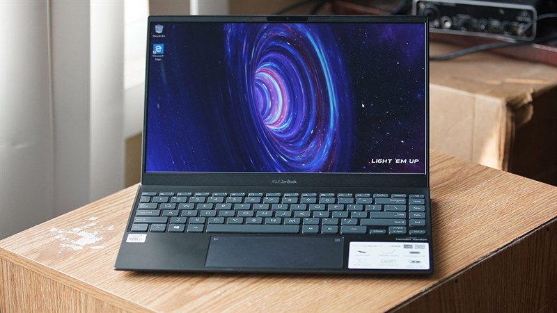 Ultrabook có kích thước nhỏ sẽ là chân ái khi bạn không muốn mang vác nặng nề Ultrabook có kích thước nhỏ sẽ là chân ái khi bạn không muốn mang vác nặng nề