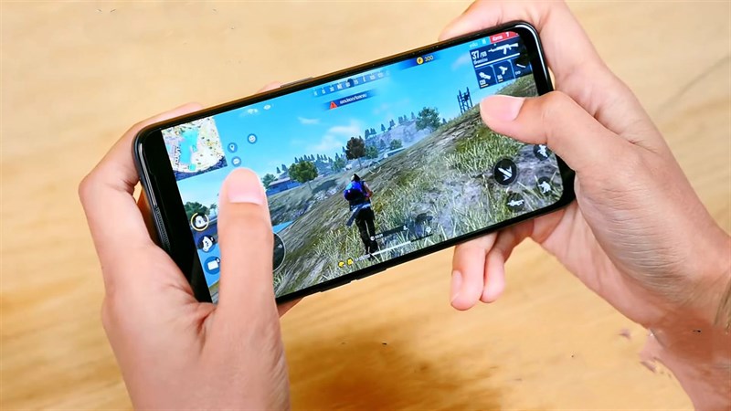 Trên tay Realme 9 Pro+ Free Fire: Giá 8.5 triệu đã có thiết kế độc đáo