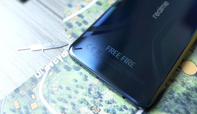 Trên tay Realme 9 Pro+ Free Fire: Giá 8.5 triệu đã có thiết kế độc đáo