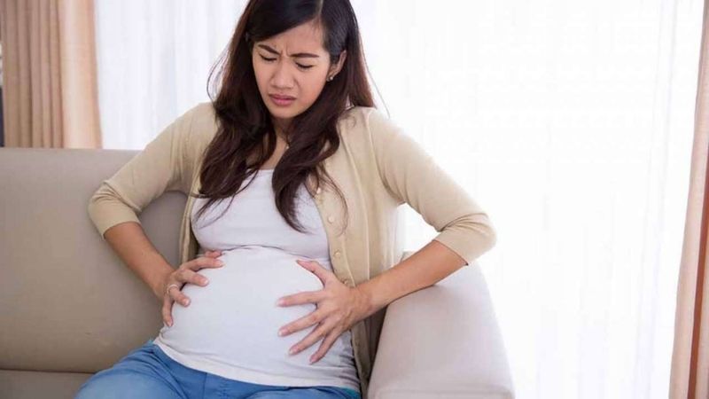 Sắp sinh con khoảng 1 tuần sẽ thường xuyên bị đau bụng