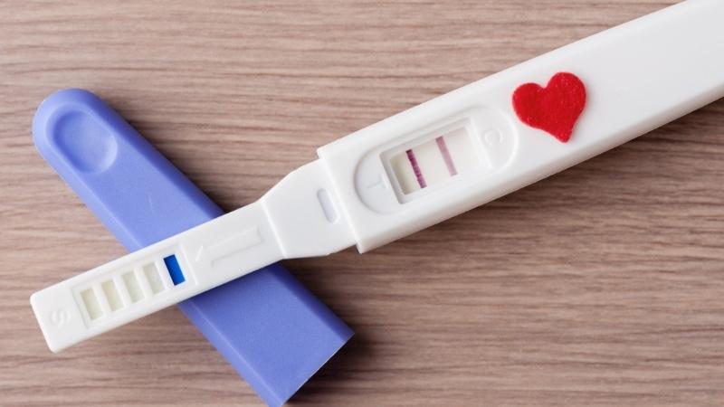 Mang thai ngoài tử cung có dùng que thử thai được không?