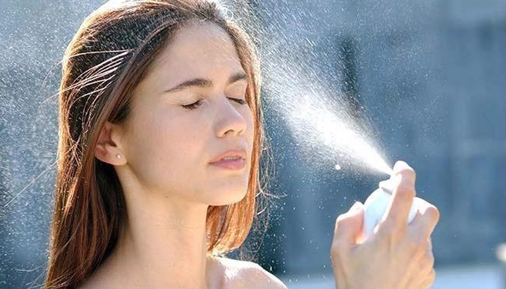 Facial mist helps soothe the skin after sun exposure