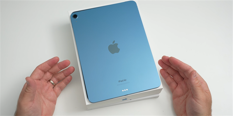 iPad Air 5 2022 vẫn được giữ nguyên những giá trị cốt lõi về ngoại hình của máy. Nguồn: zollotech.