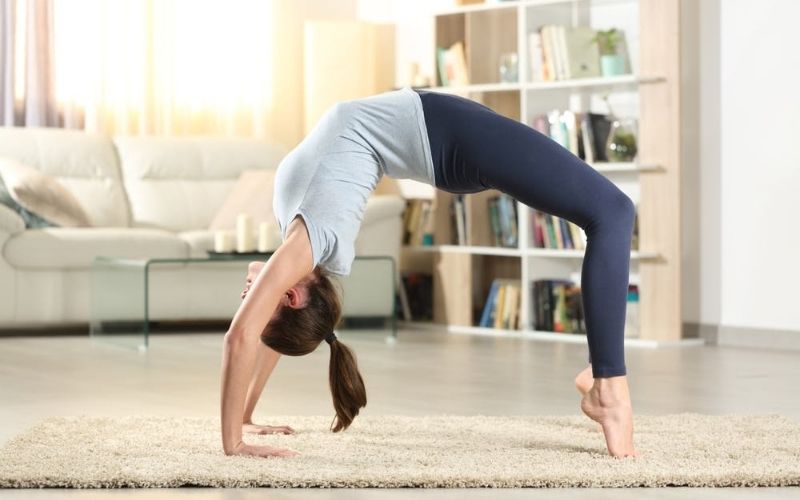 Cách thực hiện tư thế yoga bánh xe