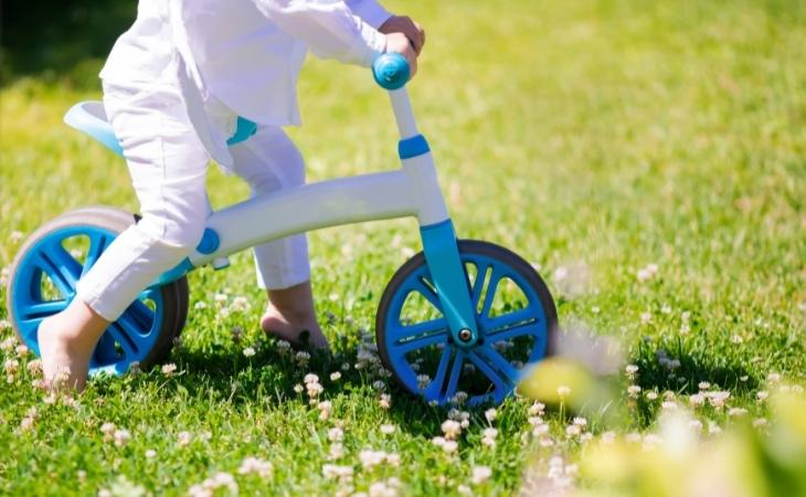 Lựa chọn xe thăng bằng có trọng lượng nhẹ, hợp lý với bé 