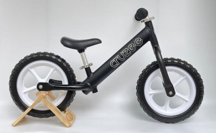 Xe thăng bằng cho bé Cruzee