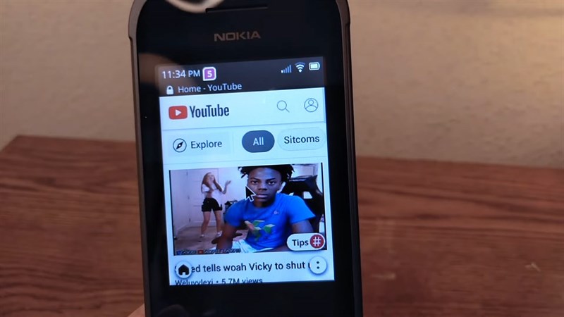 Giao diện xem YouTube trên Nokia 2760 Flip 4G