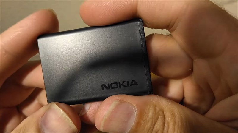 Phụ kiện đi kèm với Nokia 2760 Flip 4G