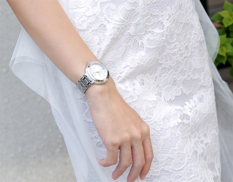 Adriatica A3812.5183Q có màu sắc đơn giản, trang nhã Adriatica A3812.5183Q có màu sắc đơn giản, trang nhã