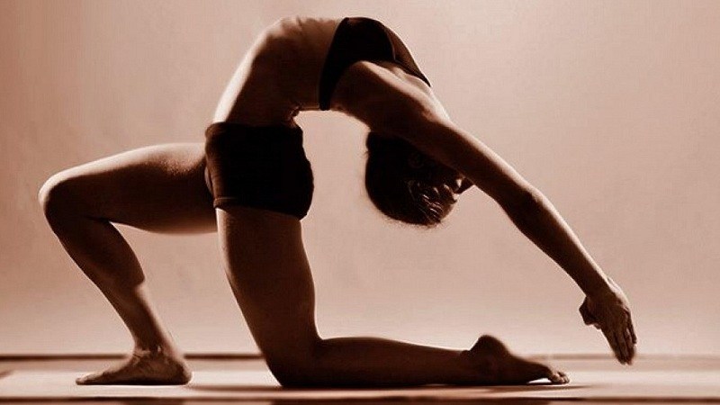 Hot yoga giúp cơ thể dẻo dai hơn
