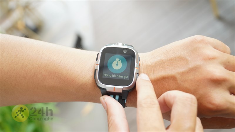 Hãy chọn một chiếc đồng hồ định vị thông minh có thời lượng pin đủ dài để đồng hành cùng con bạn cả ngày. Hãy chọn một chiếc đồng hồ định vị thông minh có thời lượng pin đủ dài để đồng hành cùng con bạn cả ngày.