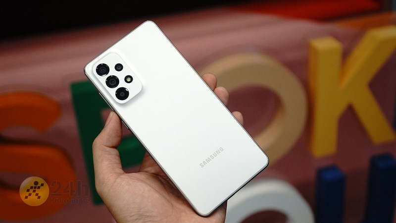 Samsung Galaxy A73 có một thiết kế đẹp cùng viên pin trâu và một cấu hình mạnh mẽ