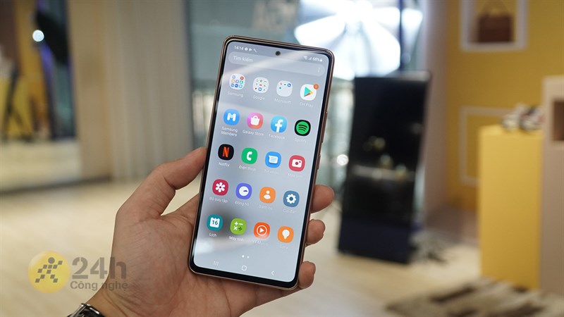 4 góc được bo viền đem lại cảm giác cầm nắm dễ chịu