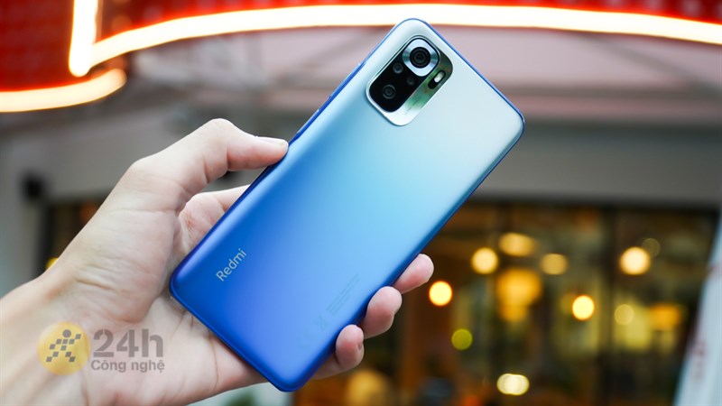 Xiaomi Redmi Note 10S có mặt lưng chuyển màu thu hút mọi ánh nhìn