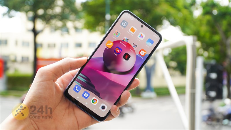 Chuẩn kháng nước IP53 giúp bạn có thể thoải mái khi đi dưới trời mưa