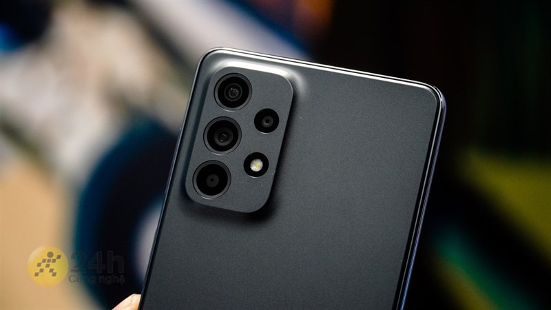 Hệ thống camera chống rung OIS của Galaxy A73 5G sẽ là một công cụ đắc lực cho bạn ghi lại khoảnh khắc chiến thắng cùng bạn bè.