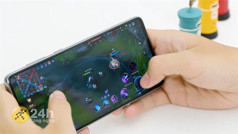 Mình thường xuyên ưu tiên lựa chọn những chiếc smartphone có thể kích hoạt được tốc độ khung hình cao trong game.