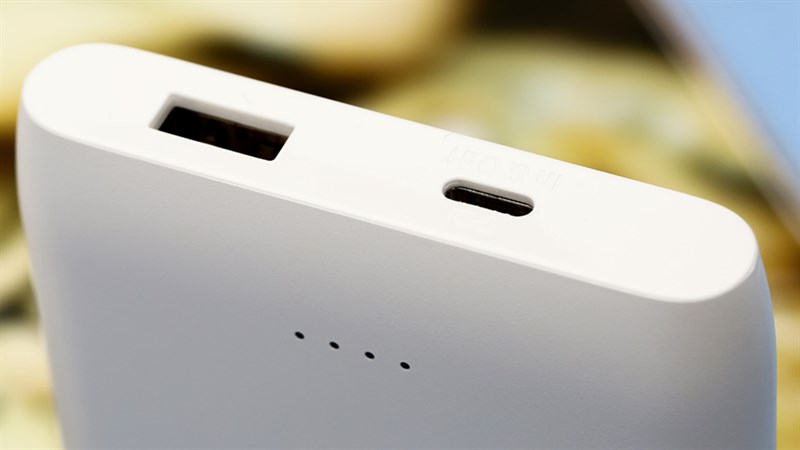 Hai cổng sạc Type C và USB sẽ giúp bạn sạc được cùng lúc 2 thiết bị khác nhau.