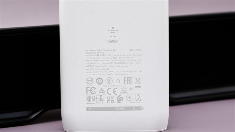Sản phẩm sở hữu dung lượng khủng lên tới 20.000 mAh.