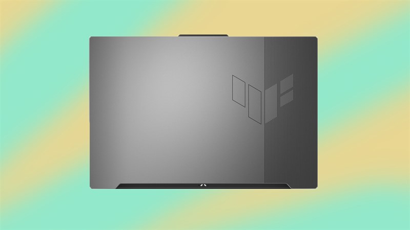 ASUS TUF Gaming A17 FA707RC ấn tượng với họa tiết vân kẻ sọc cùng với logo TUF bắt mắt
